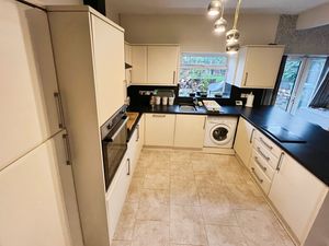 Kitchen- click for photo gallery